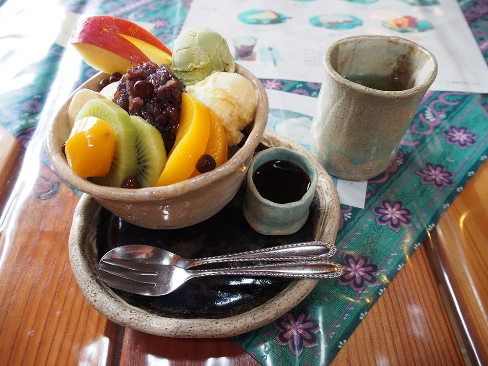 クリームあんみつ